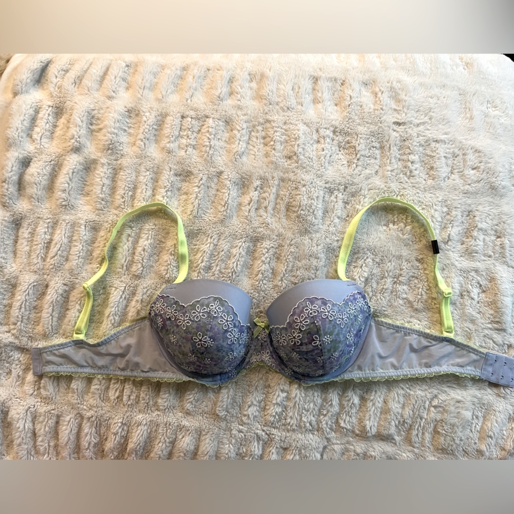 New with tags VS Bra - 34 D